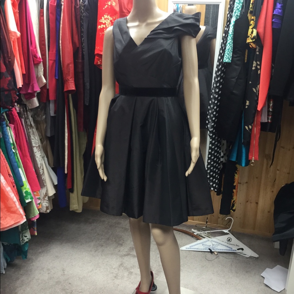 Jessica Simpson black dress 8